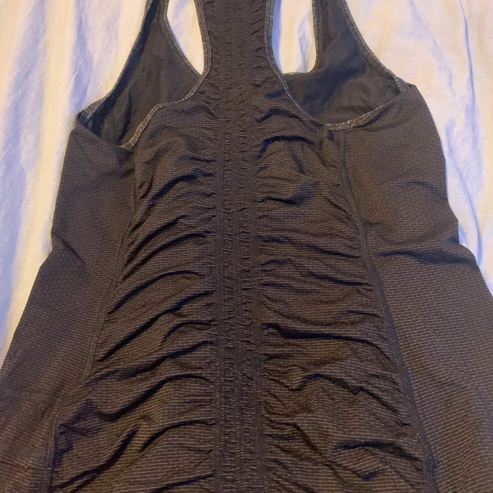 Black ruched tank top small 4